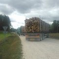Lenkų miškovežių srauto pasienyje nepažabojantys dzūkai prieš vilkikus kovoja rusiškais traktoriais