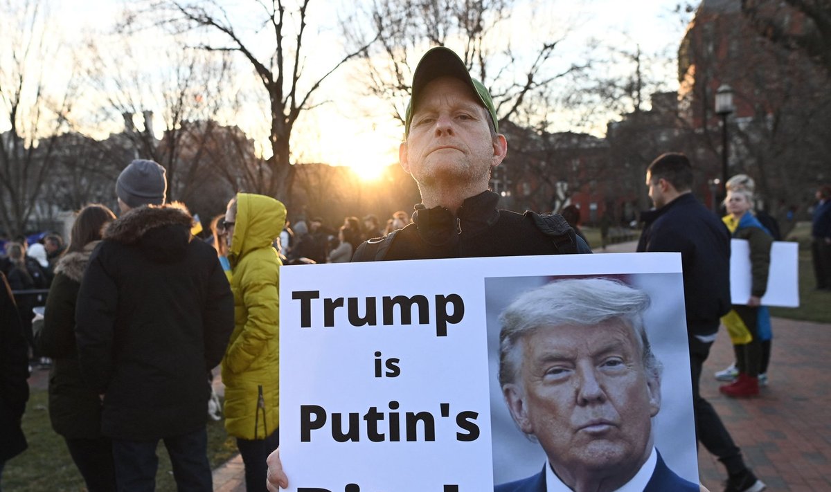 Asmuo protestuoja dėl Rusijos sukelto karo