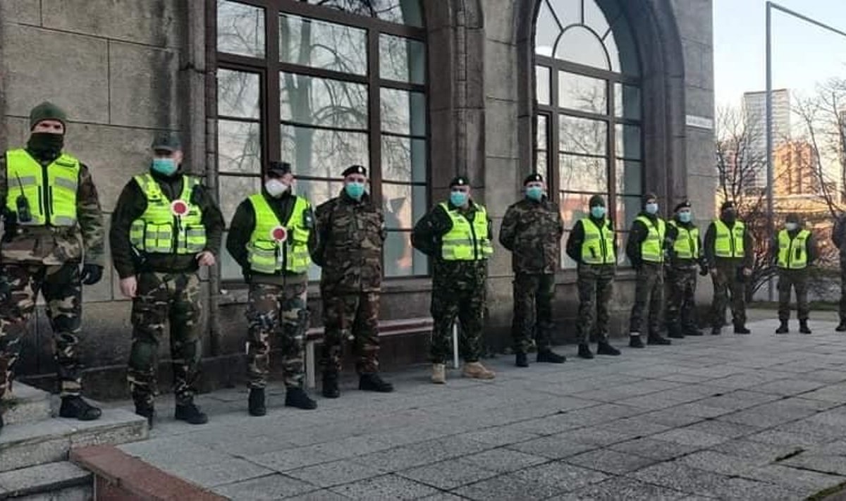 Šauliai prieš budėjimą prie būstinės Vilniuje
