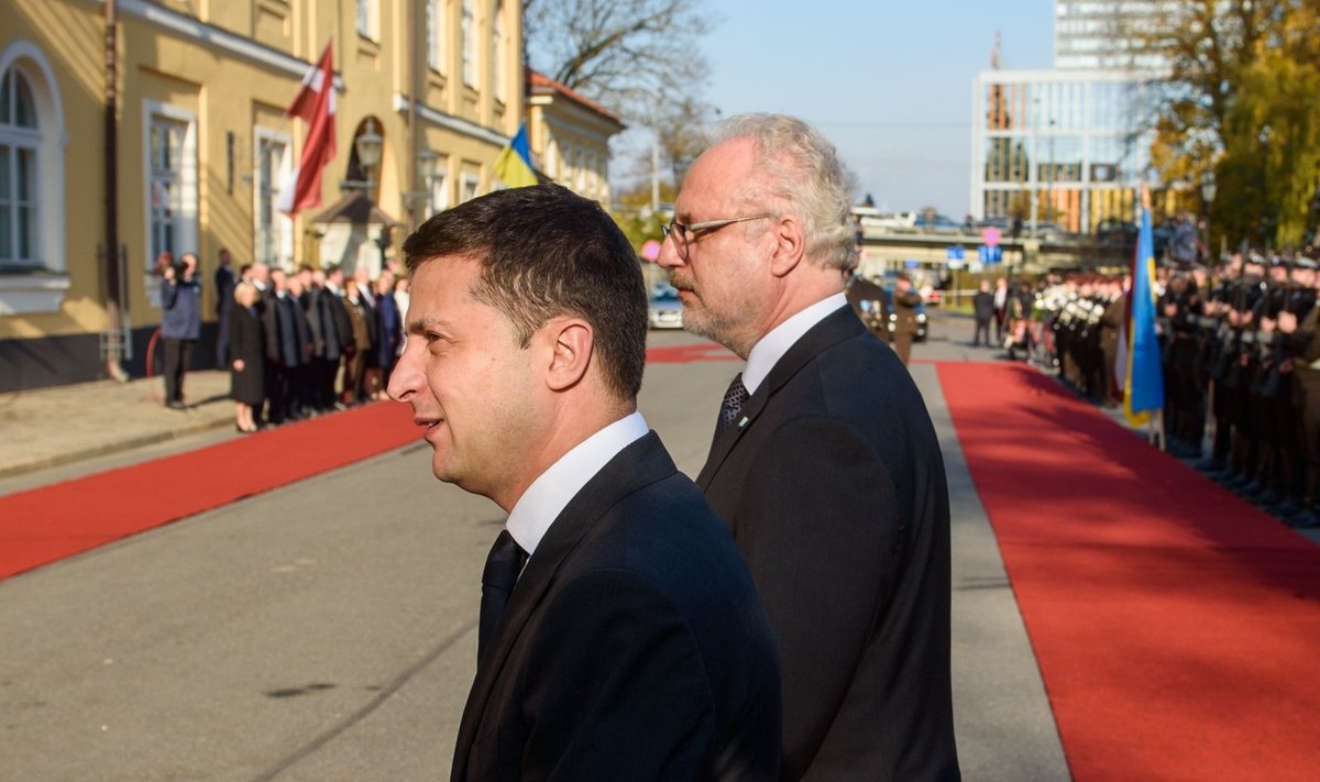 Į Latviją su oficialiu vizitu atvyko Ukrainos prezidentas Zelenskis