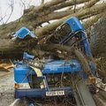 Uraganiniai vėjai Jungtinėje Karalystėje nusinešė dvi gyvybes