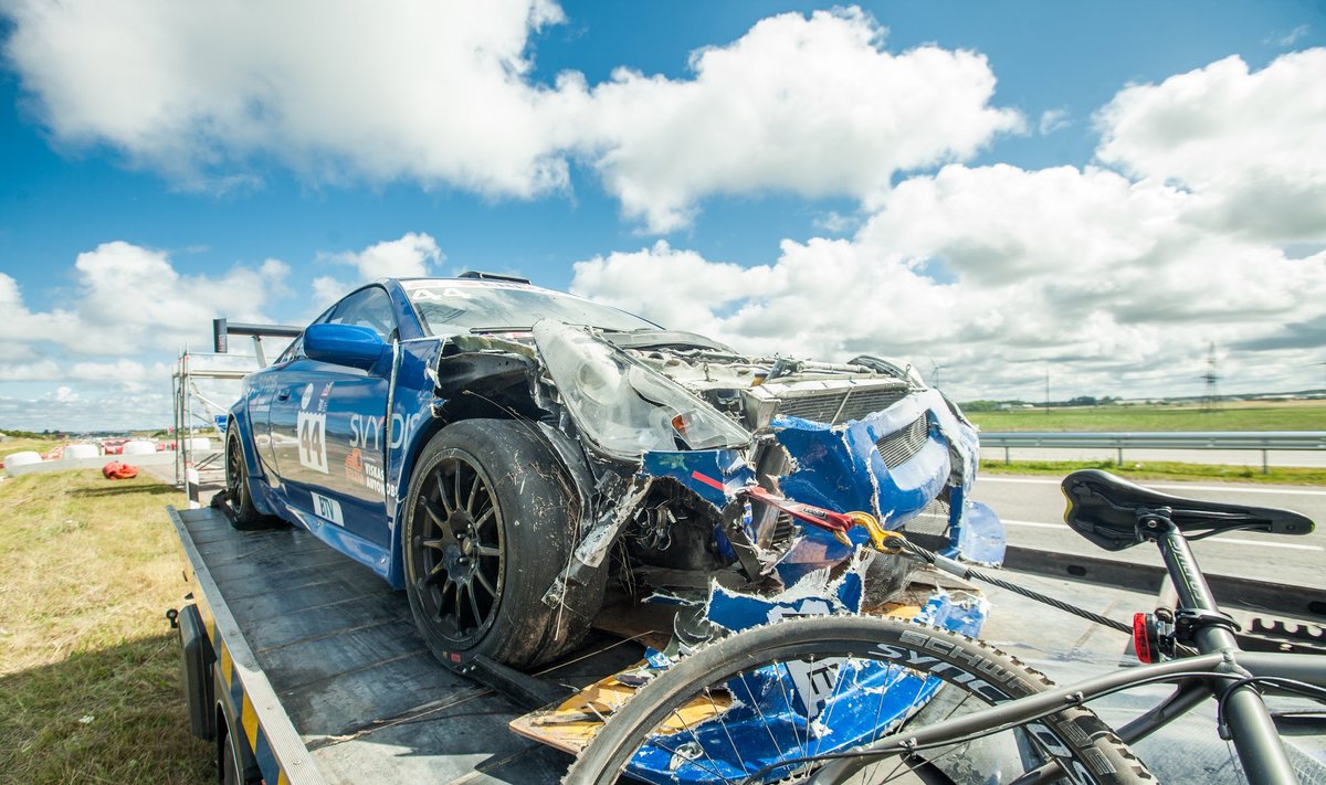 1000 km lenktynių treniruotėje sudaužyta Toyota Celica