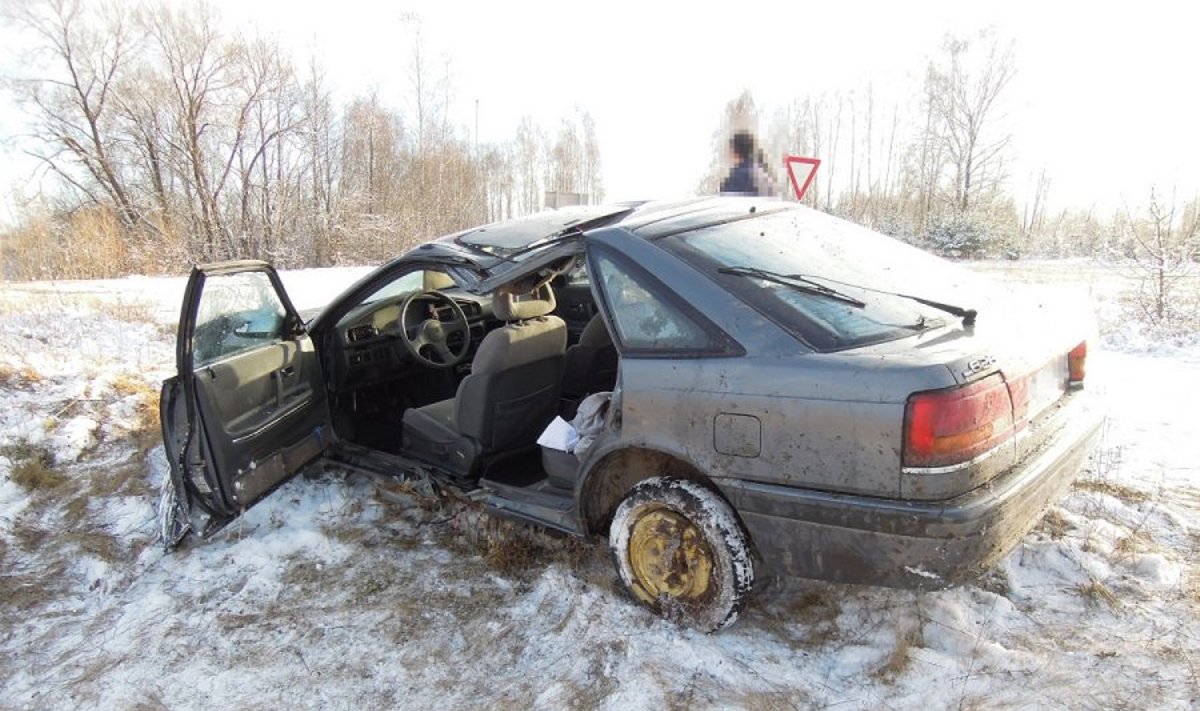 7 jaunuoliai žuvo avarijoje Latvijoje viršijus greitį