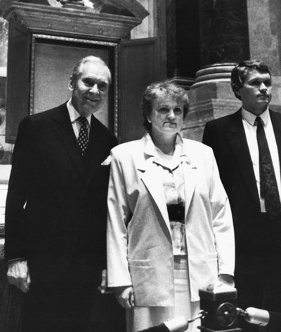 Vašingtone, Kongreso rūmuose, su K. Prunskiene ir R. Stankevičiumi, 1990 m. gegužė