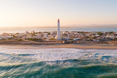 Regionas žavi tradiciniais balta spalva dažytų namų kaimeliais, „Algarve Tourism Bureau“ nuotr