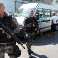 Brazilijoje ginkluotiems asmenims užpuolus kalėjimą iš jo pabėgo per 100 kalinių