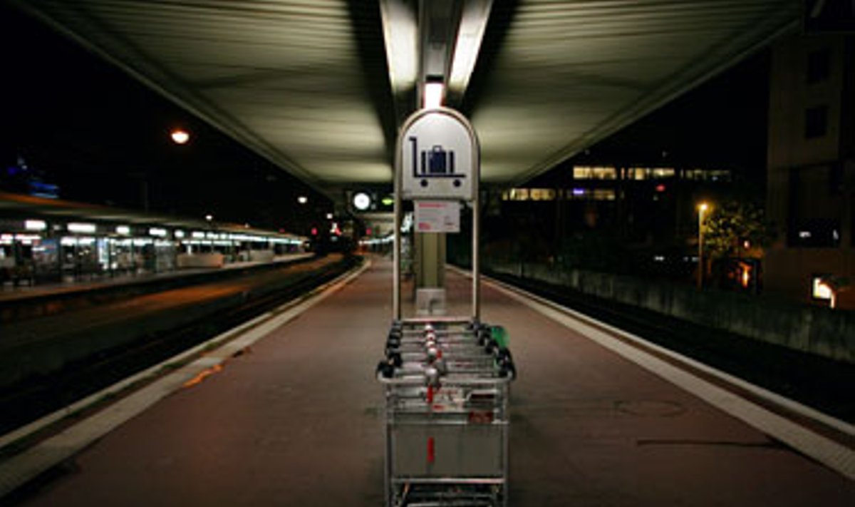 Ištuštėjusi Kaeno miesto (Prancūzija) geležinkelio stotis. Ketvirtadienį, spalio 18 d. šalies transporto sektoriaus darbuotojai pradėjo 24 valandų streiką.