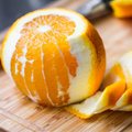 Neišmeskite apelsinų žievelių: jos pravers namams valyti, atšviežins spintos kvapą ir suminkštins plaukus
