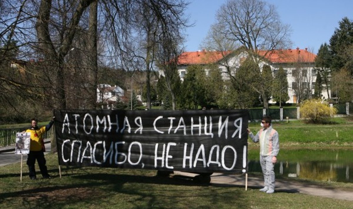 Protestas prieš atomines elektrines prie Rusijos ambasados