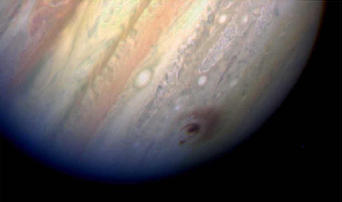 Jupiteris po vieno kometos fragmento smūgio 1994 metais