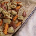 Ką pagaminti iš šviežių bulvių? Du orkaitėje keptų bulvių receptai