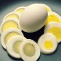 Kodėl pažaliuoja kietai virto kiaušinio trynys: taip nenutiks, jei nedarysite vienos klaidos