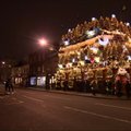Kalėdinėmis eglutėmis išdabintas baras Vakarų Londone suspindo nuo jų šviesų