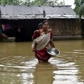 Potvynis Indijoje kelia grėsmę šimtams tūkstančių žmonių