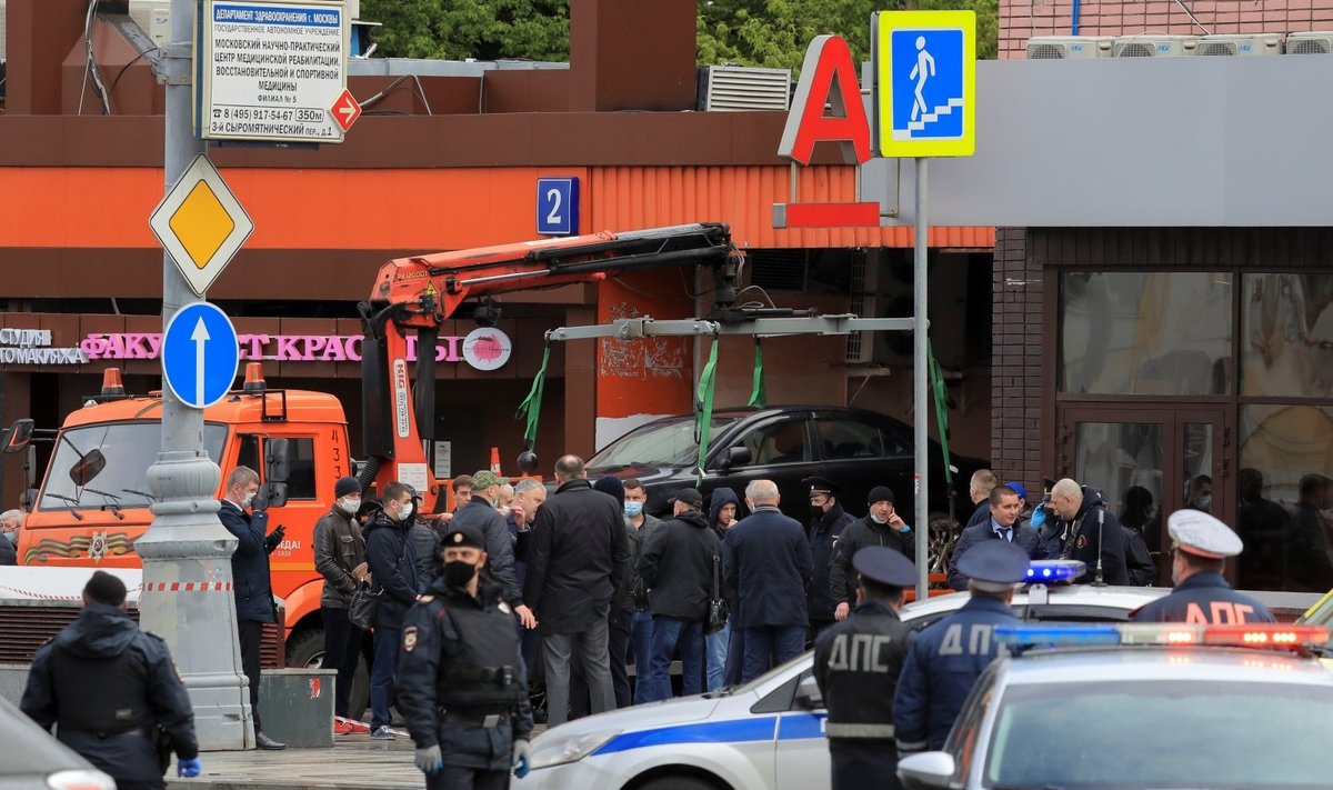 Maskvoje į banko skyrių įsiveržęs užpuolikas paėmė įkaitų