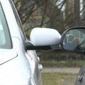 Vairuotojo pažymėjimo galima ilgam netekti ir už nulenktą veidrodėlį