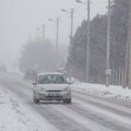 Kelininkai: eismo sąlygas sunkina plikledis