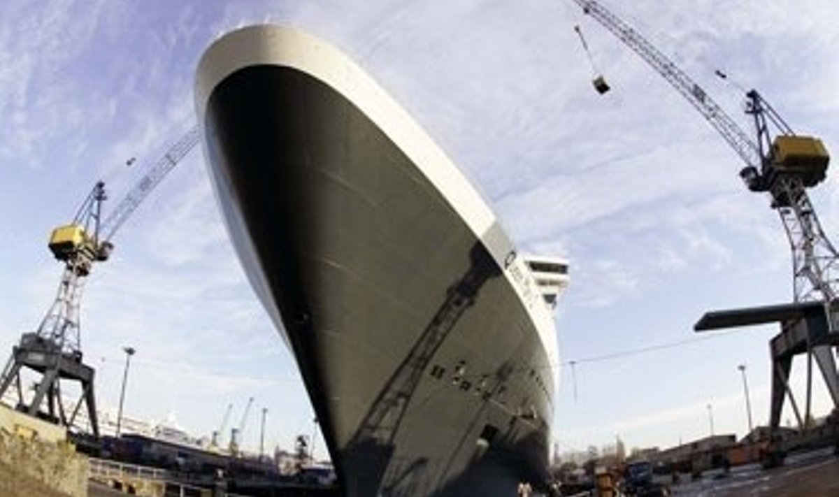 Kruizinis laivas "Queen Mary 2", prisišvartavęs Hamburgo uoste.