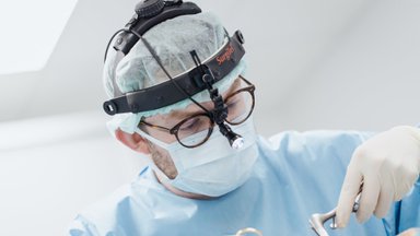 Gydytojas siunčia žinią norintiems kitokios formos nosies: po operacijos gali pasikeisti ne tik išvaizda