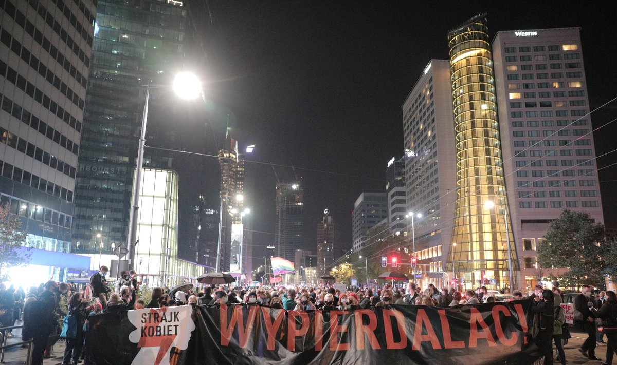 Lenkijoje po KT sprendimo protestuotojai išėjo į gatves