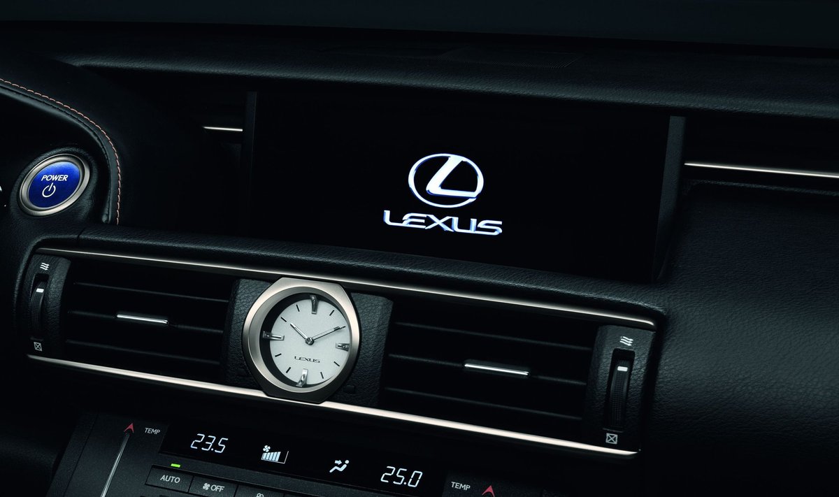 "Lexus" multimedijos sistemą "nulaužė" atnaujinimas