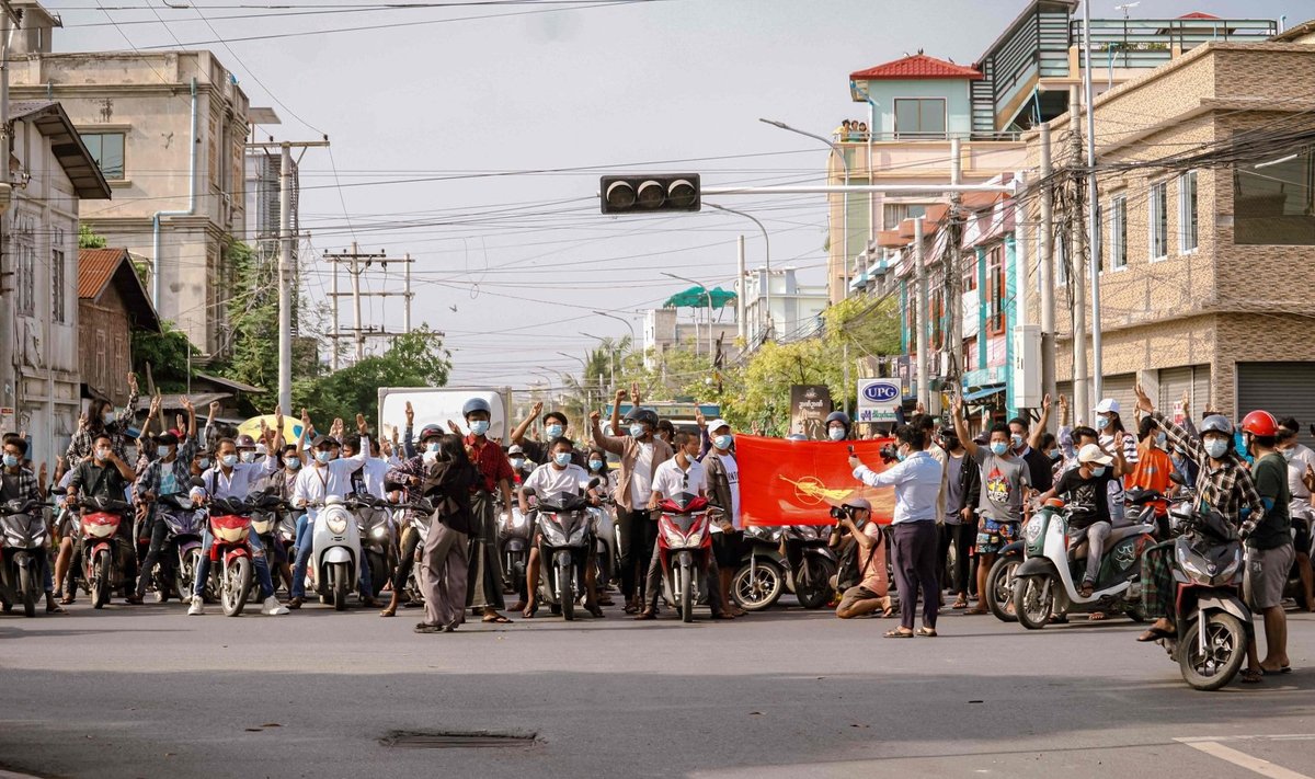 Protestai prieš karinės chuntos perversmą Mianmare