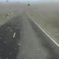 Lyg biblinė nelaimė: sunkvežimio vairuotojas Rusijoje nufilmavo įspūdingą šėlsmą