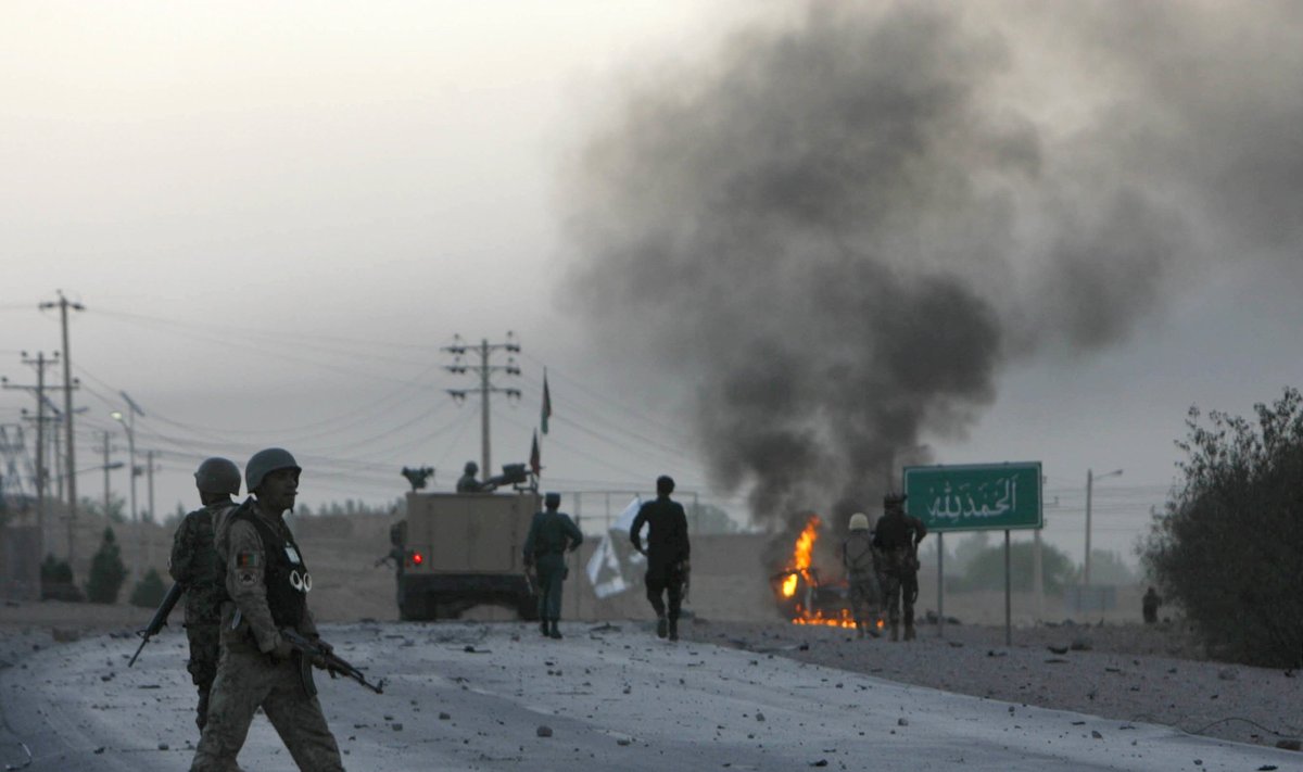 Prie JAV konsulato Afganistane savižudis susprogino automobilį