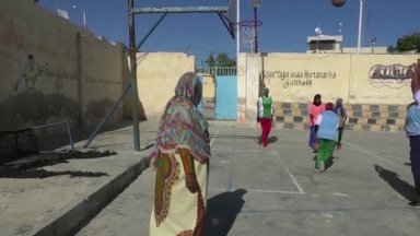 Somalio sostinėje krepšinį žaisti norinčioms moterims tenka daugybė iššūkių