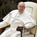 Popiežius kritikuoja klestinčią ginklų pramonę
