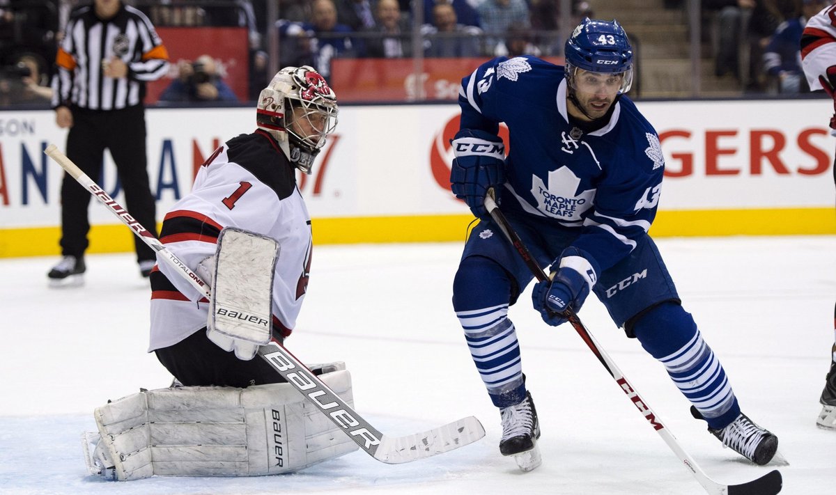  Johanas Hedbergas ("Devils") ir Nazemas Kadri ("Maple Leafs")
