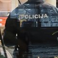В Каунасском районе 10 экипажей полиции разыскивали вооруженного мужчину