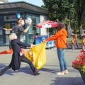 Vilniaus centre neleido praeiti žmonėms su plastikiniais maišeliais