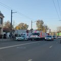 Kaune susidūrė trys automobiliai, avariją sukėlęs vyras mirė ligoninėje
