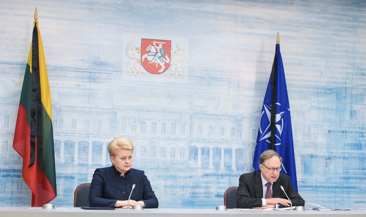 Prezidentė Dalia Grybauskaitė susitiko su NATO generalinio sekretoriaus pavaduotoju Alexanderiu Vershbow ir Šiaurės Atlanto Tarybos ambasadoriais