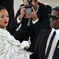 Pagaliau paaiškėjo, kaip Rihanna pavadino sūnų: užuominas atlikėja slėpė savo drabužiuose