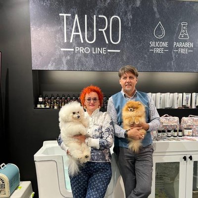 KIKA įmonių grupės savininkai Janita J. Plungė ir Tauras Plungė pristato Tauro Pro Line kosmetiką