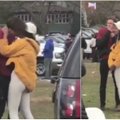 Išsiaiškino, kas tas vaikinas, aistringai bučiavęs Obamos dukrą universiteto kieme