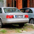 Ukrainoje žadama kovoti su lietuviškus numerius turinčiais automobiliais