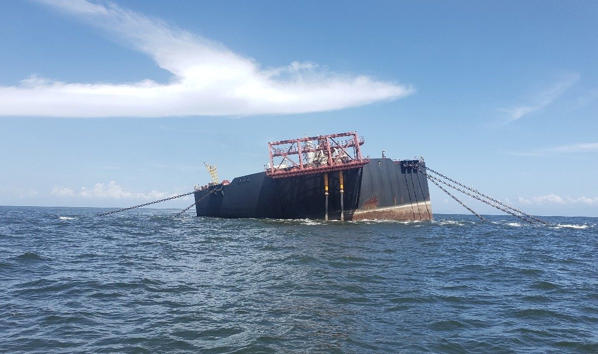 Apgadintas Venesuelos tanklaivis Karibų jūroje kelia ekologinės katastrofos grėsmę