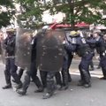 Paryžiuje per demonstrantų susirėmimus su policija sužeisti šeši žmonės
