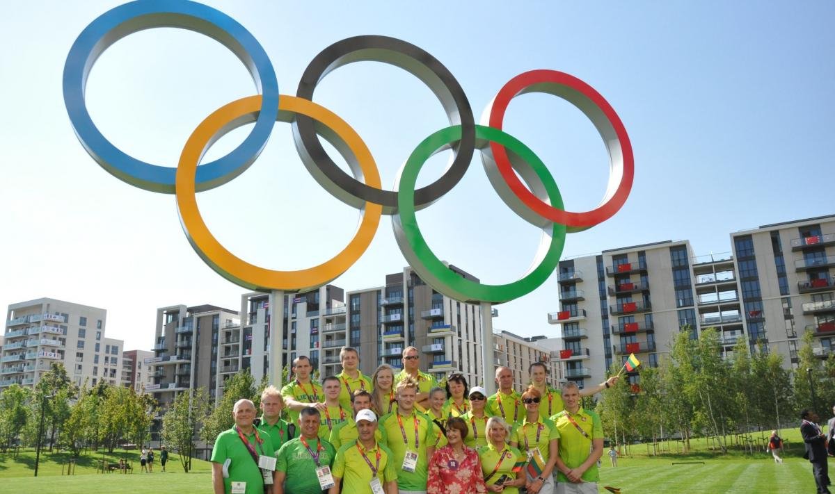 Londono olimpiniame kaimelyje oficialiai pakelta Lietuvos vėliava