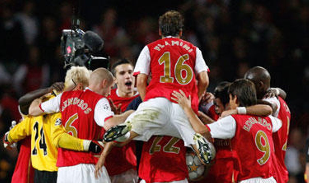 "Arsenal" futbolininkai džiaugiasi įvarčiu