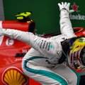 Akmuo į Vettelio daržą – Hamiltonas laimėtų čempionatą su „Ferrari“?