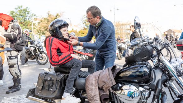 Startuoja registracija į unikalią „Mane veža“ akciją : kviečia dalyvauti ir turinčius regos negalią, ir motociklininkus