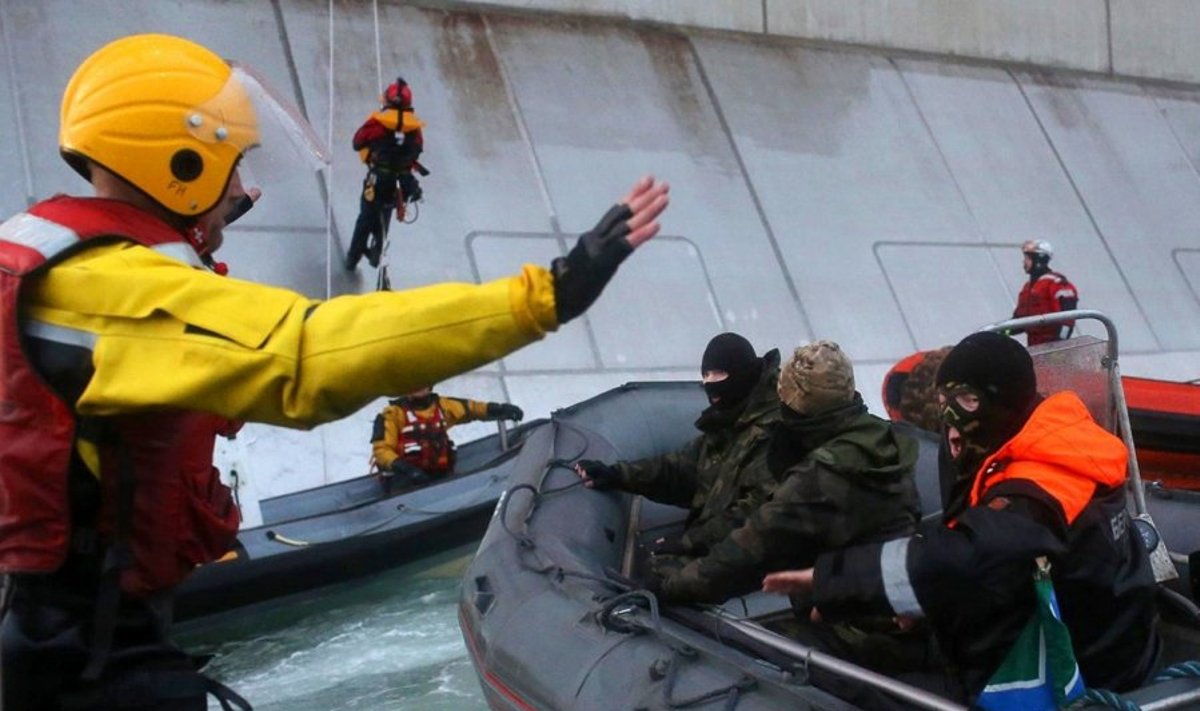 Rusijos pareigūnai išsilaipino „Greenpeace“ laive Arktyje