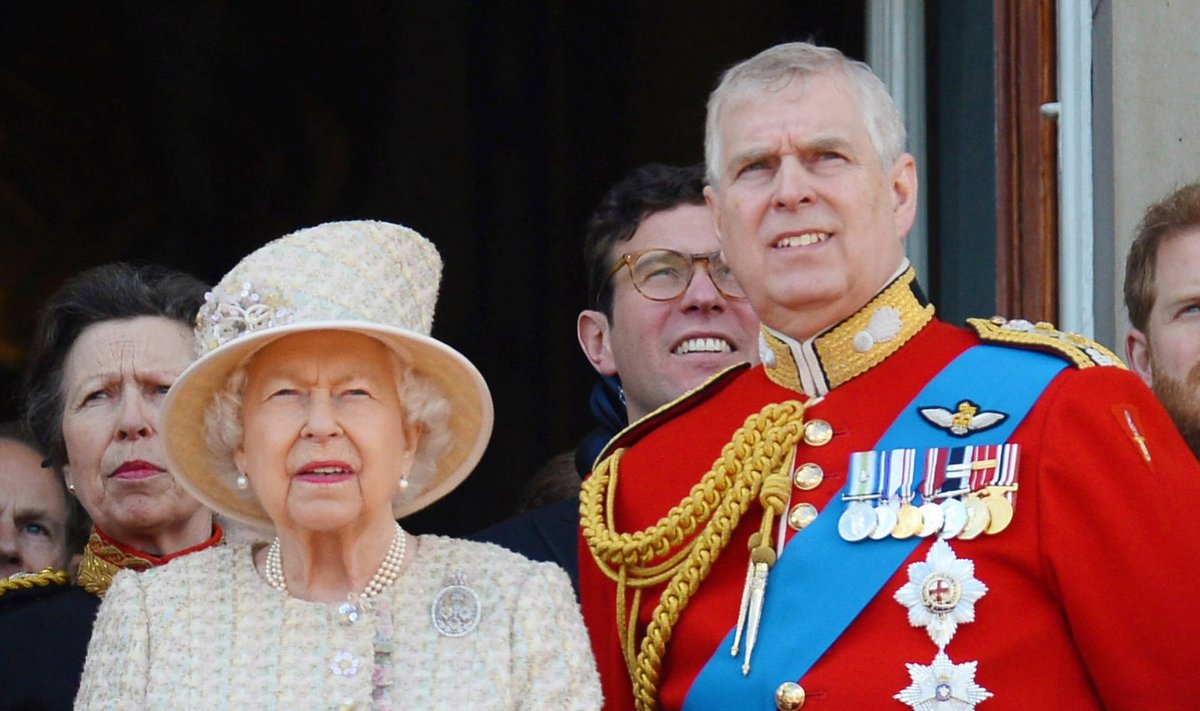 Karalienė Elžbieta II ir princas Andrew
