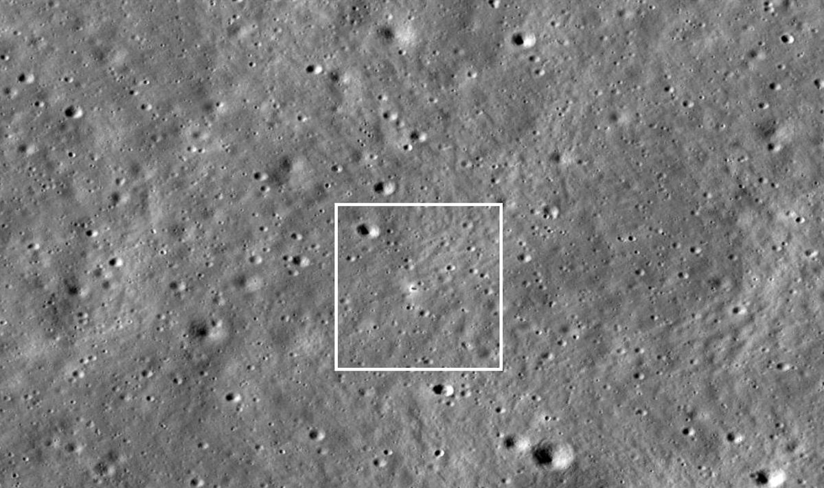 Mėnulio paviršius, kur nusileido Indijos kosminis zondas. NASA's Goddard Space Flight Center/Arizona State University nuotr.