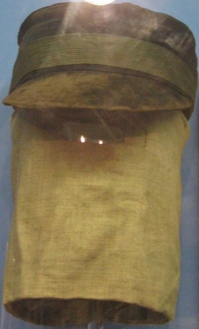 Josepho Merricko kepurė ir veidą maskuojantis gobtuvas