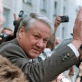 Jelcino humoras ir pomėgis moterims karčiai atsirūgo: buvo apkaltintas smurtu ir priekabiavimu, o su juo pabendravusi Anglijos karalienė neteko amo